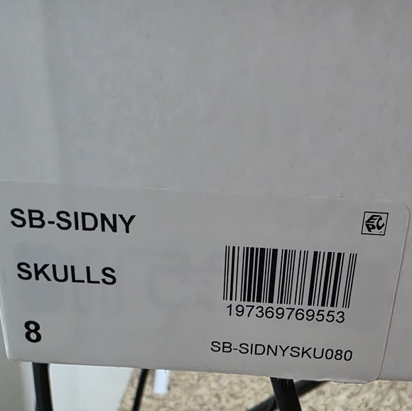 Betsey Johnson Sidny Women's Fashion Sneakers Skulls Size 8 M - Picture 3 of 7